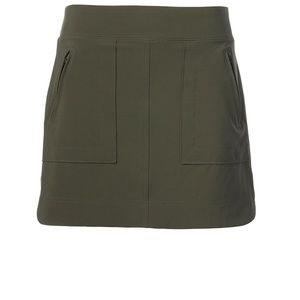 Athleta Chelsea Cargo Skort - size 4